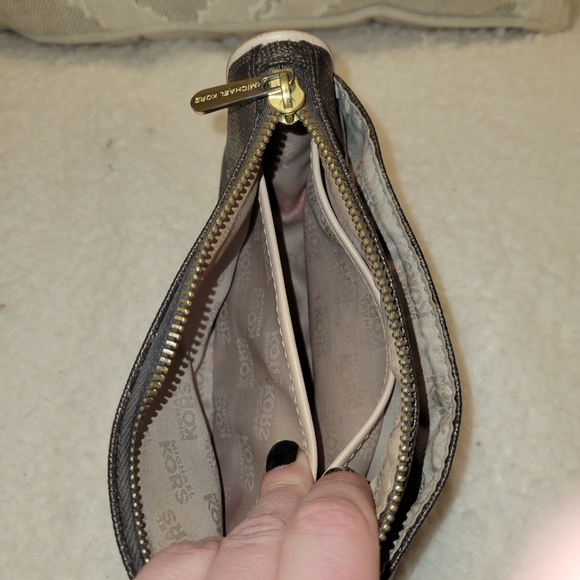Michael Kors cosmetic case - Picture 6 of 11